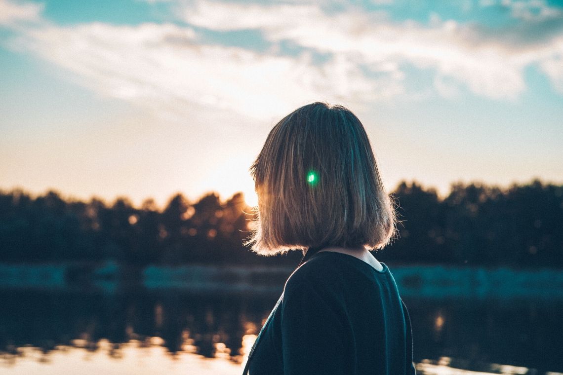 Olá, leitores! Hoje, quero compartilhar com vocês uma jornada pessoal que mudou minha vida de maneira significativa. É uma história sobre como a autoconsciência e o controle pessoal se tornaram os pilares fundamentais da minha existência, permitindo-me alcançar coisas que nunca imaginei serem possíveis. Este artigo é uma narrativa em primeira pessoa, onde vou detalhar como descobri o poder da autoconsciência, como aprendi a assumir o controle da minha vida e como esses princípios podem impactar positivamente a vida de qualquer pessoa.